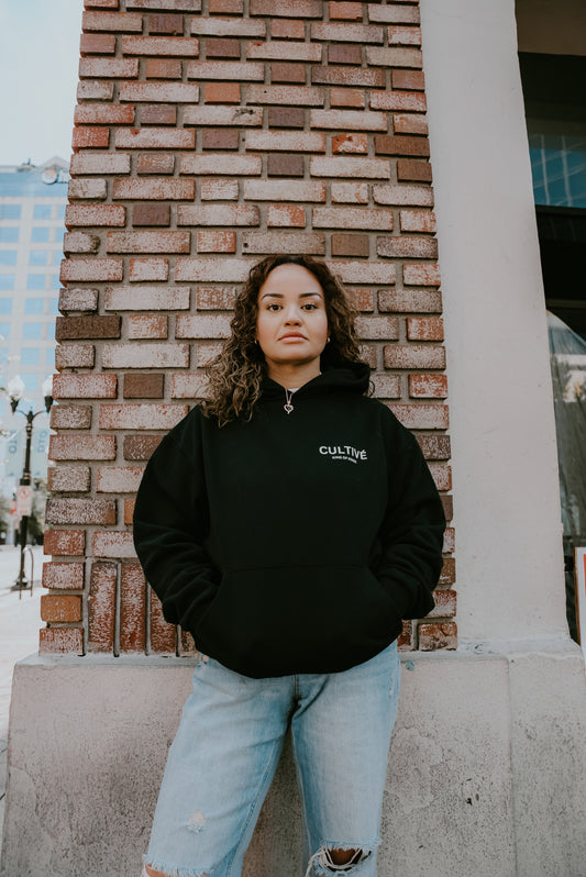 KINGDOM BLACK SWEATER